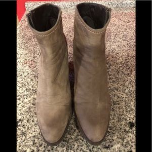 Stuart Weitzman booties size 7,5